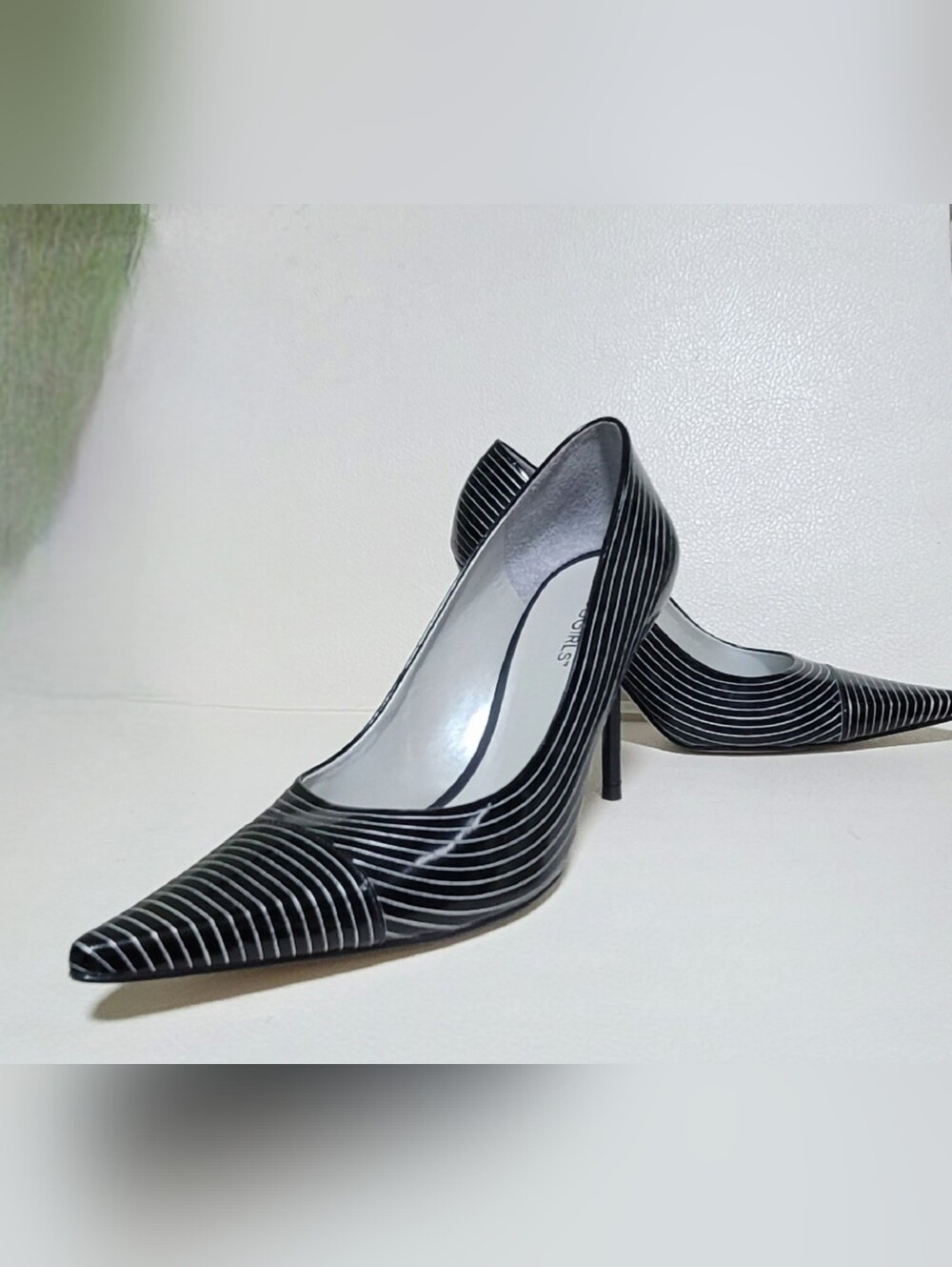 BCBGirls Y2K  Black & Silver Striped Patent Pointed Toe 3.5" Heels Sz 8